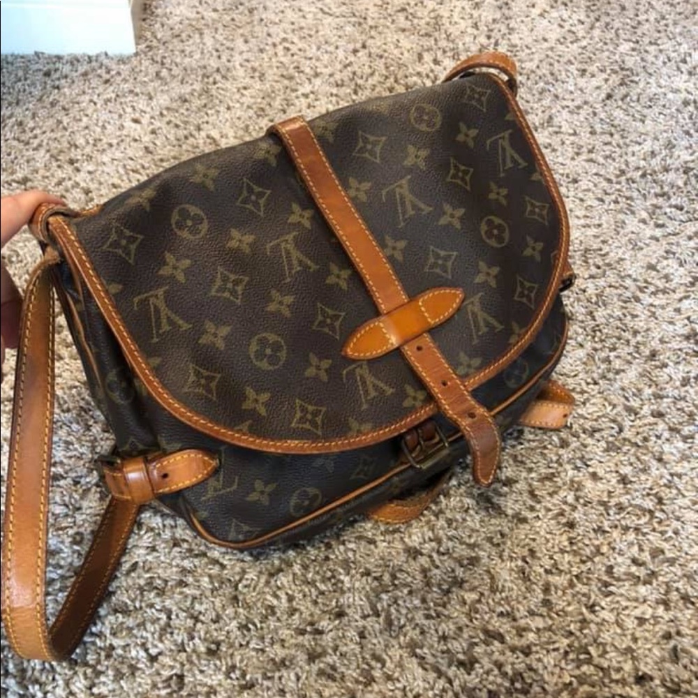 Authentic Louis Vuitton Saumur monogram 30